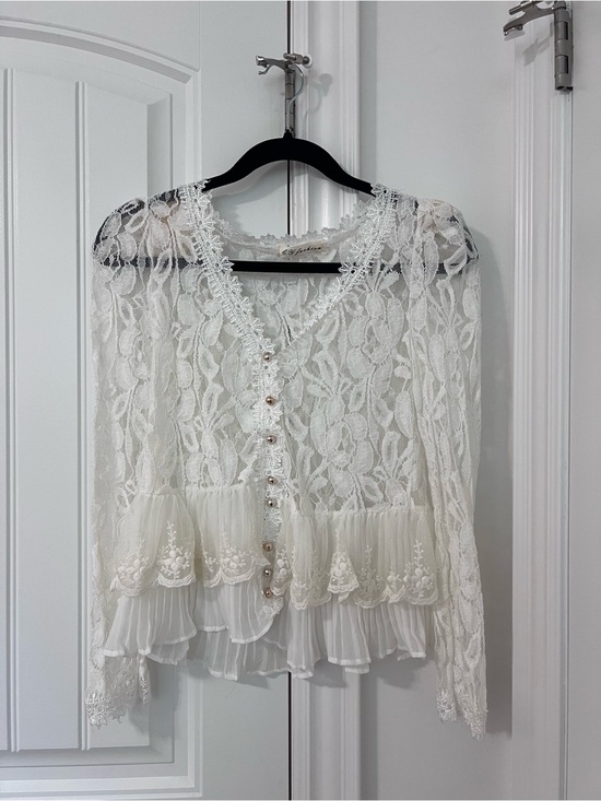Tops - Vintage Lace Peplum Blouse